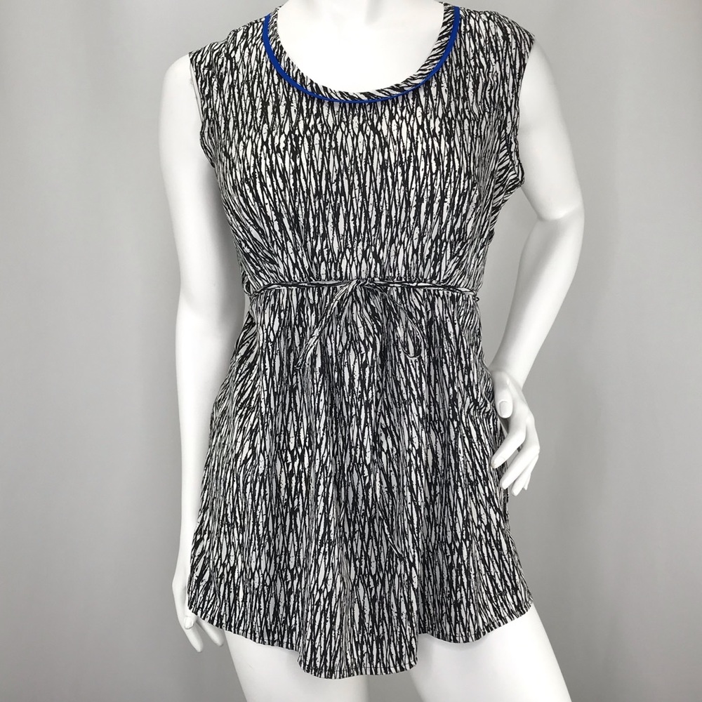 Motherhood Sleeveless Crew Graphic Tie Waist Shirt